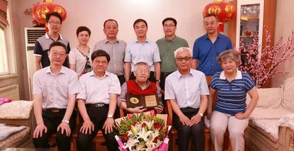 奋斗史•家国情丨 2016年孔祥光教授荣获中国病理界纪念奖牌 奋斗史•家国情丨 2016年孔祥光教授荣获中国病理界纪念奖牌